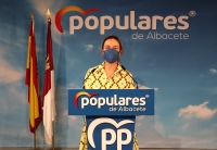 Ana Guarinos, vicesecretaria general del PP de CLM y vicepresidenta segunda de las Cortes regionales, durante la rueda de prensa ofrecida en la sede del PP de Albacete