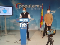 Alejandro Sánchez y Benjamín Calero durante la presentación de la campaña 'Populares Solidarios 2.0'