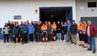 Manuel Serrano durante la visita realizada a los trabajadores del servicio de limpieza de Albacete con motivo de la Navidad