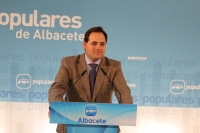 Paco Núñez, presidente provincial del PP, en la rueda de prensa.