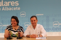 Cesárea Arnedo y Antonio Martínez, en la sede provincial.