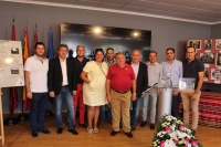 Diputado regionales y provinciales del PP, junto al alcalde de Paterna, en el stand ferial de la Diputación Provincial.