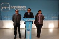 Los parlamentarios del Grupo Popular por Albacete en las Cortes de Castilla-La Mancha, en la sede provincial.