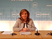 Rosario Rodríguez, en la sede provincial del PP, durante la rueda de prensa.