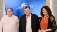 Antonio Serrano, junto a Juan Ángel Martínez y Manuela Garrido.